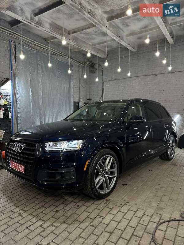 Внедорожник / Кроссовер Audi Q7 2018 в 