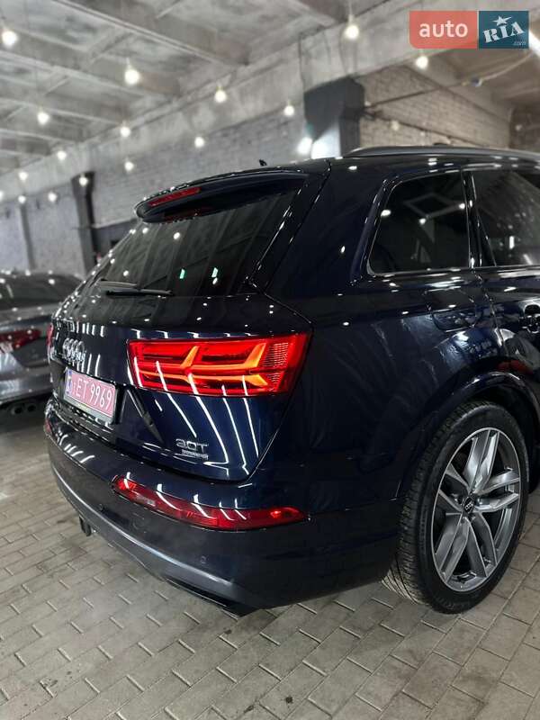 Позашляховик / Кросовер Audi Q7 2018 в Луцьку