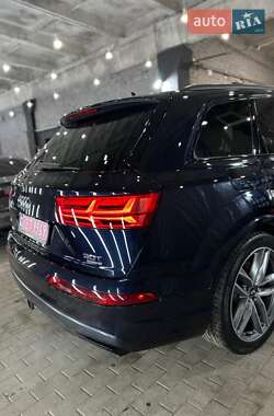 Внедорожник / Кроссовер Audi Q7 2018 в 