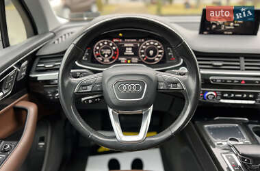 Позашляховик / Кросовер Audi Q7 2016 в 