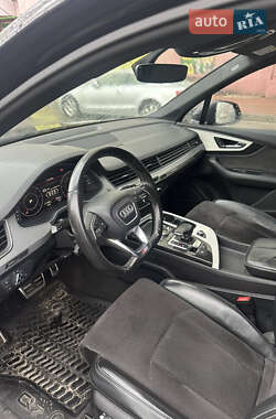 Внедорожник / Кроссовер Audi Q7 2016 в 