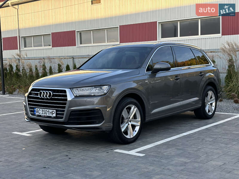 Внедорожник / Кроссовер Audi Q7 2016 в Луцке