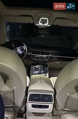 Внедорожник / Кроссовер Audi Q7 2017 в 