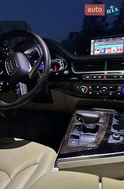 Внедорожник / Кроссовер Audi Q7 2017 в 