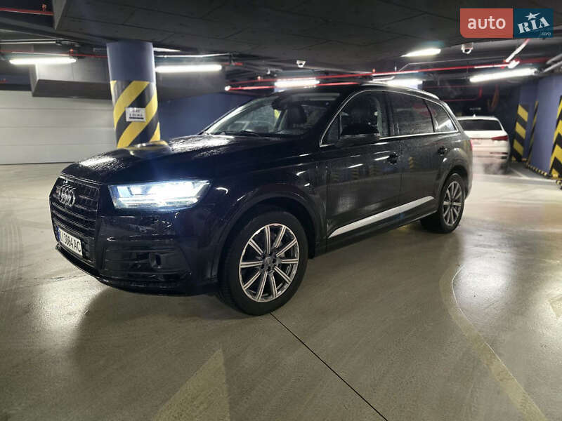 Внедорожник / Кроссовер Audi Q7 2018 в 
