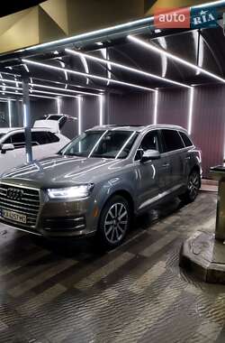 Позашляховик / Кросовер Audi Q7 2015 в Ужгороді