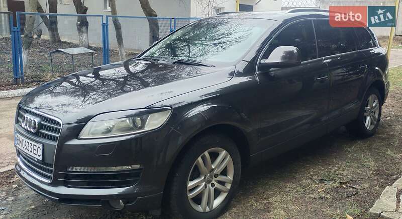 Позашляховик / Кросовер Audi Q7 2007 в 