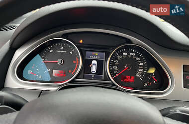 Позашляховик / Кросовер Audi Q7 2010 в 