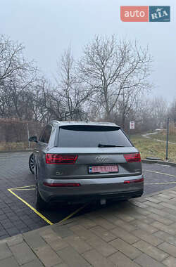 Позашляховик / Кросовер Audi Q7 2017 в 