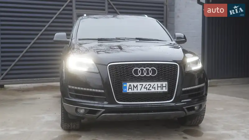 Внедорожник / Кроссовер Audi Q7 2010 в 
