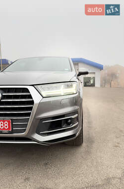 Позашляховик / Кросовер Audi Q7 2016 в Лубнах