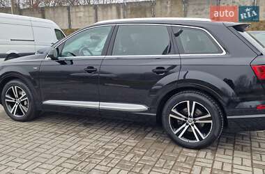 Внедорожник / Кроссовер Audi Q7 2016 в 
