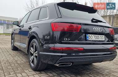 Внедорожник / Кроссовер Audi Q7 2016 в 