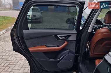 Внедорожник / Кроссовер Audi Q7 2016 в 