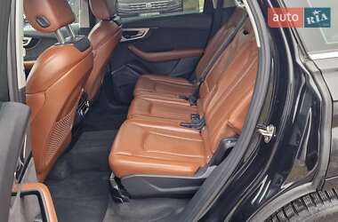 Внедорожник / Кроссовер Audi Q7 2016 в 