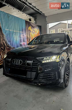 Внедорожник / Кроссовер Audi Q7 2021 в 