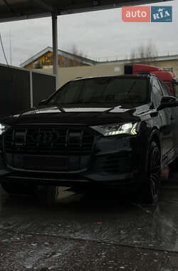 Внедорожник / Кроссовер Audi Q7 2021 в 