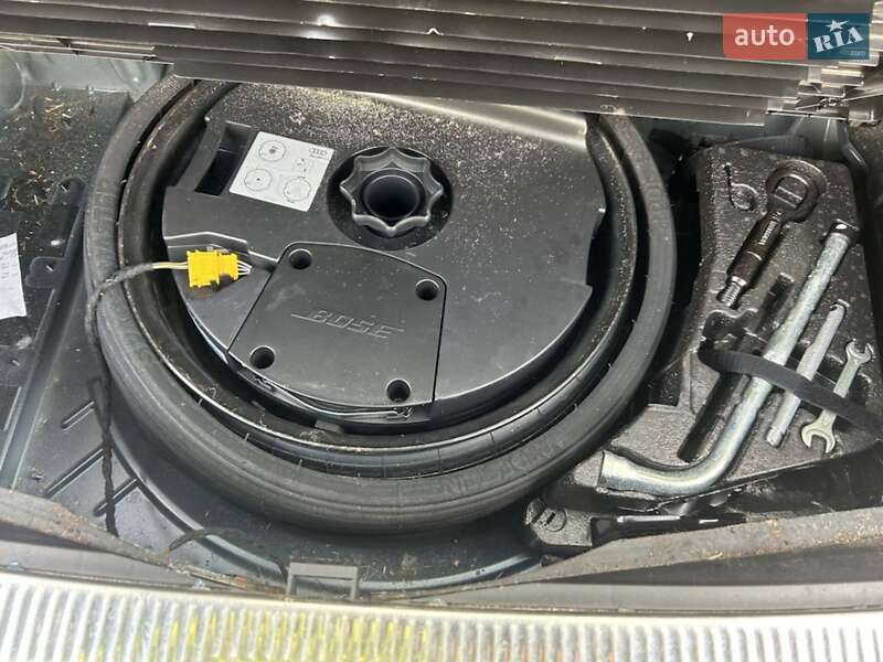 Позашляховик / Кросовер Audi Q7 2012 в 