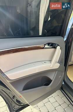 Позашляховик / Кросовер Audi Q7 2012 в 