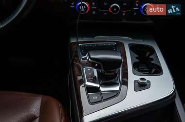 Внедорожник / Кроссовер Audi Q7 2018 в 