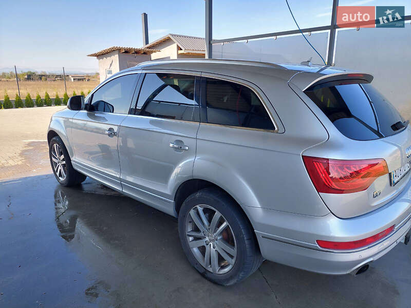 Позашляховик / Кросовер Audi Q7 2014 в Буштино