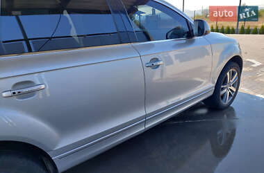 Позашляховик / Кросовер Audi Q7 2014 в Буштино