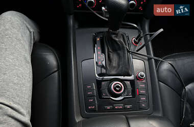 Позашляховик / Кросовер Audi Q7 2010 в 