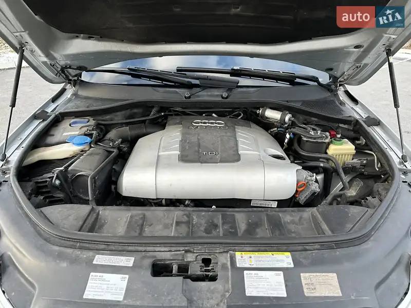 Внедорожник / Кроссовер Audi Q7 2010 в 