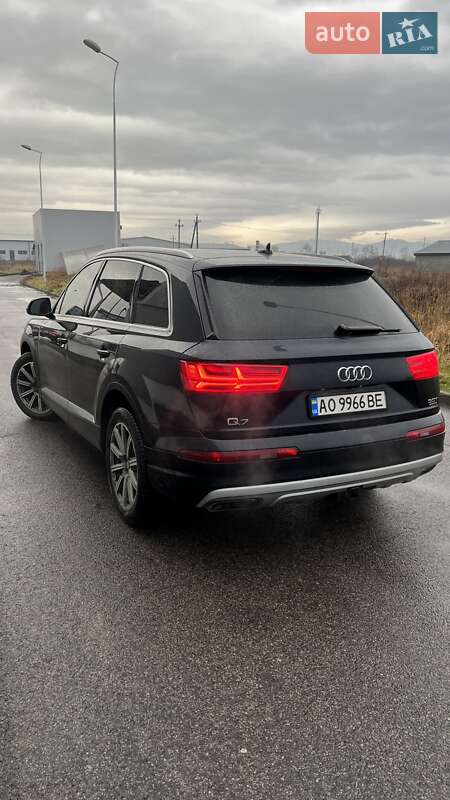 Внедорожник / Кроссовер Audi Q7 2017 в Хусте