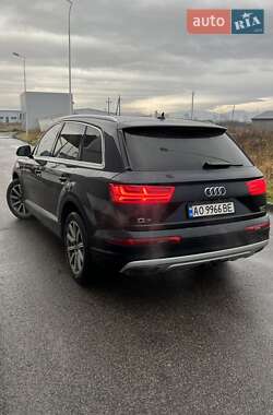 Внедорожник / Кроссовер Audi Q7 2017 в 