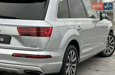 Внедорожник / Кроссовер Audi Q7 2017 в 