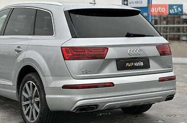 Внедорожник / Кроссовер Audi Q7 2017 в 