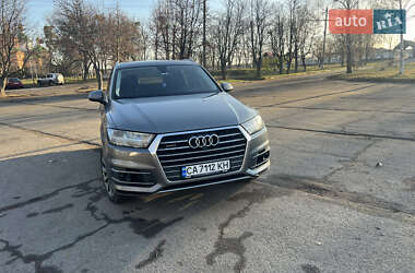 Позашляховик / Кросовер Audi Q7 2016 в 