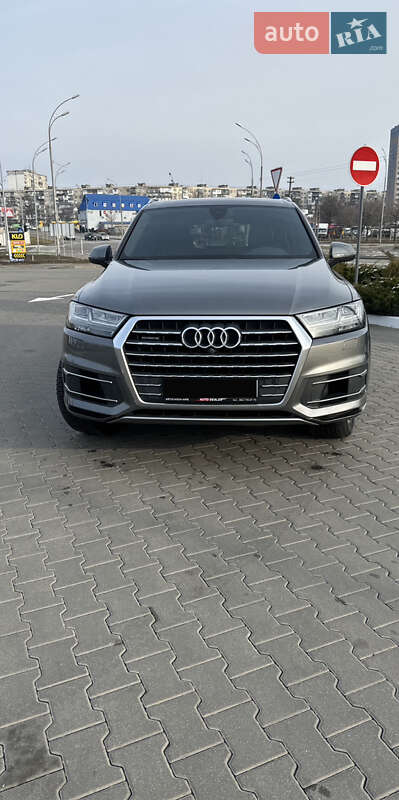 Внедорожник / Кроссовер Audi Q7 2016 в Киеве