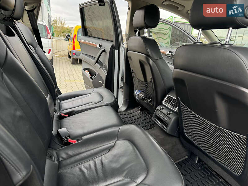 Позашляховик / Кросовер Audi Q7 2012 в Нововолинську