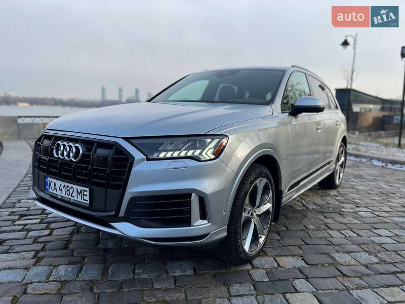Позашляховик / Кросовер Audi Q7 2021 в 