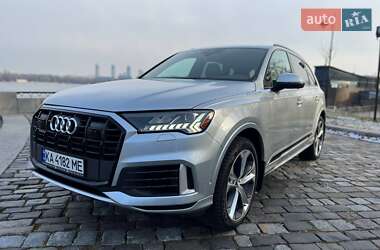 Позашляховик / Кросовер Audi Q7 2021 в 