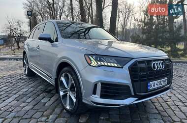 Позашляховик / Кросовер Audi Q7 2021 в 