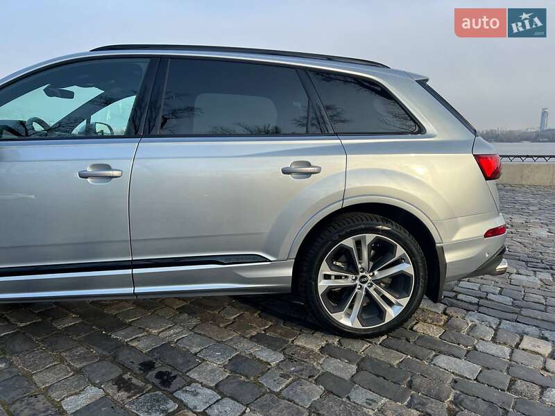 Внедорожник / Кроссовер Audi Q7 2021 в Киеве