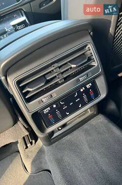 Позашляховик / Кросовер Audi Q7 2021 в 