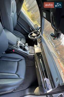 Позашляховик / Кросовер Audi Q7 2021 в 
