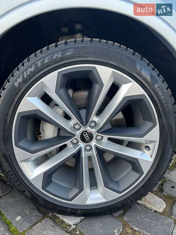 Внедорожник / Кроссовер Audi Q7 2021 в Киеве