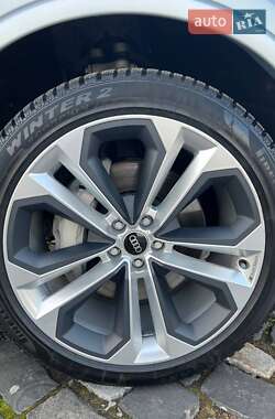 Позашляховик / Кросовер Audi Q7 2021 в 