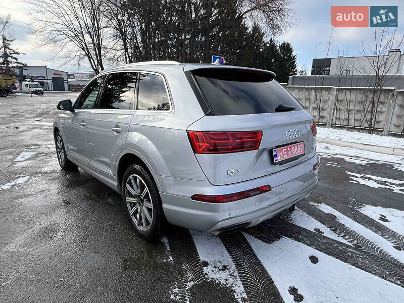 Внедорожник / Кроссовер Audi Q7 2018 в Ровно