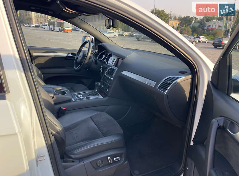 Внедорожник / Кроссовер Audi Q7 2015 в Звягеле
