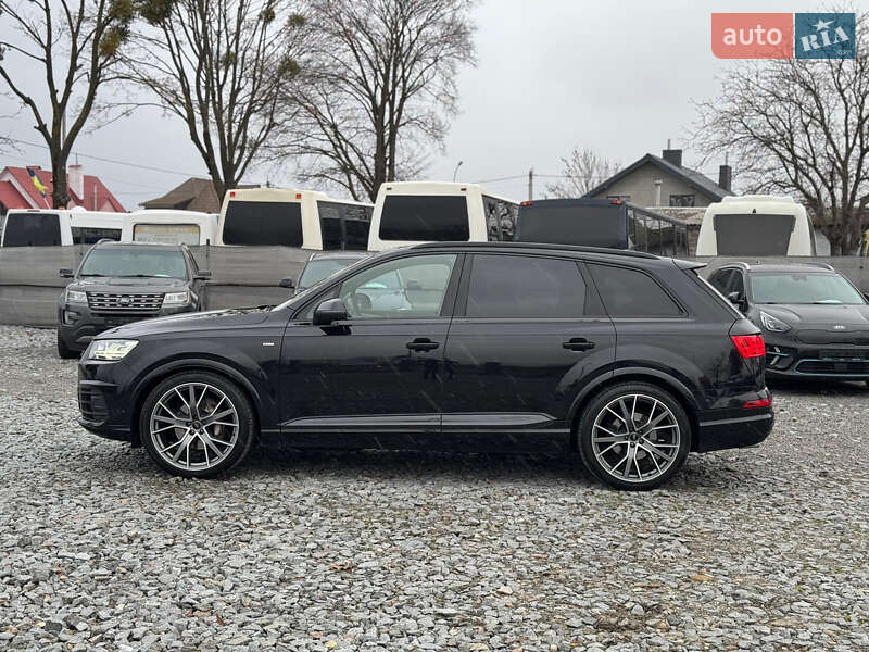 Позашляховик / Кросовер Audi Q7 2018 в Ужгороді