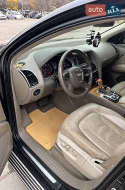Позашляховик / Кросовер Audi Q7 2009 в 