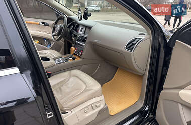 Позашляховик / Кросовер Audi Q7 2009 в 