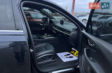 Внедорожник / Кроссовер Audi Q7 2016 в 
