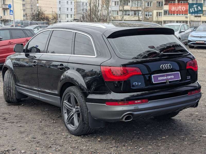 Позашляховик / Кросовер Audi Q7 2013 в Києві
